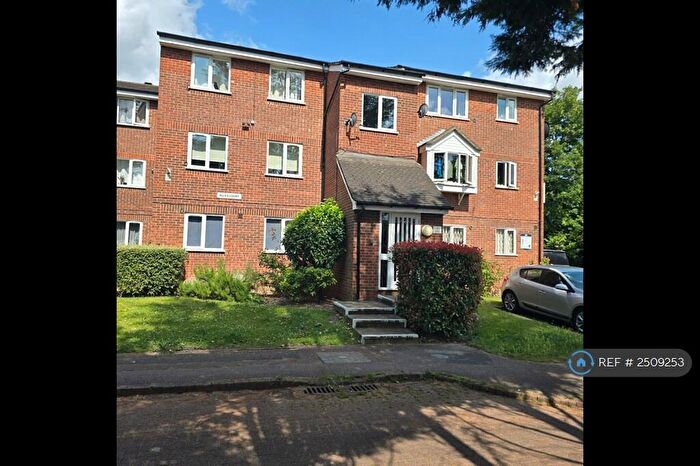2 Bedroom Flat To Rent In Allen Court, London, E17