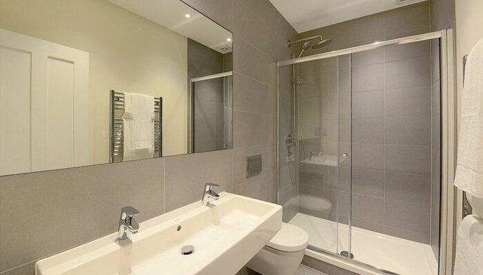 3 Bedroom Flat To Rent In Ravenscourt Avenue, London, W6