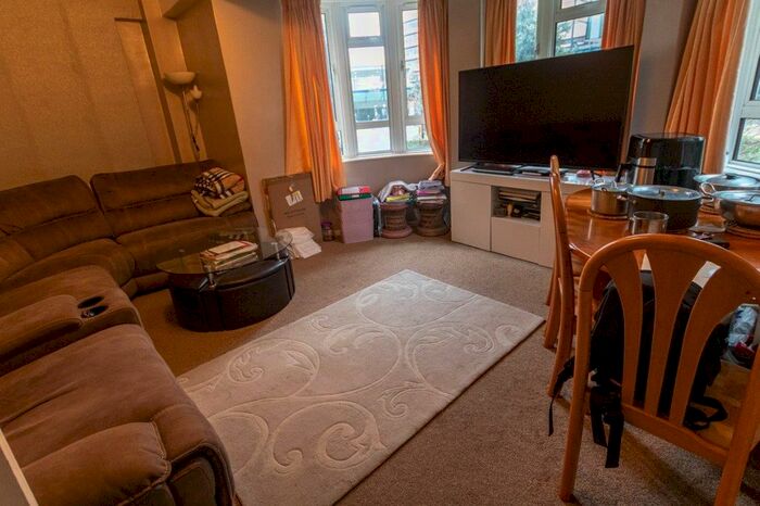 2 Bedroom Flat To Rent In Rowland Hill House Rowland Hill House, Nelson Square, London SE1