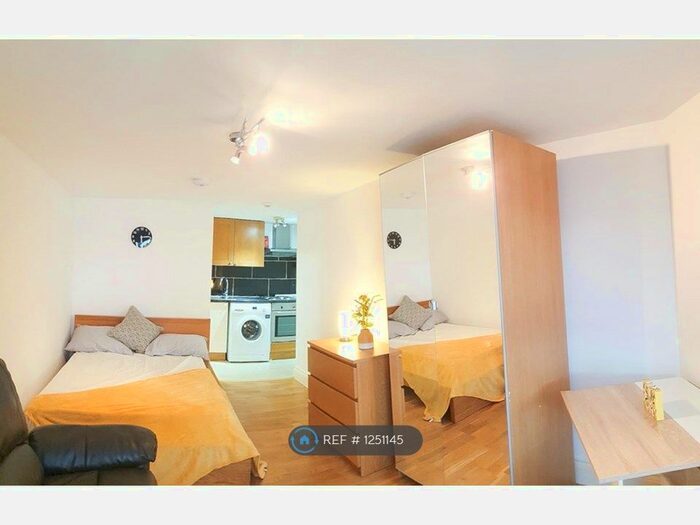 Studio To Rent In Courtfield Gardens, London, SW5