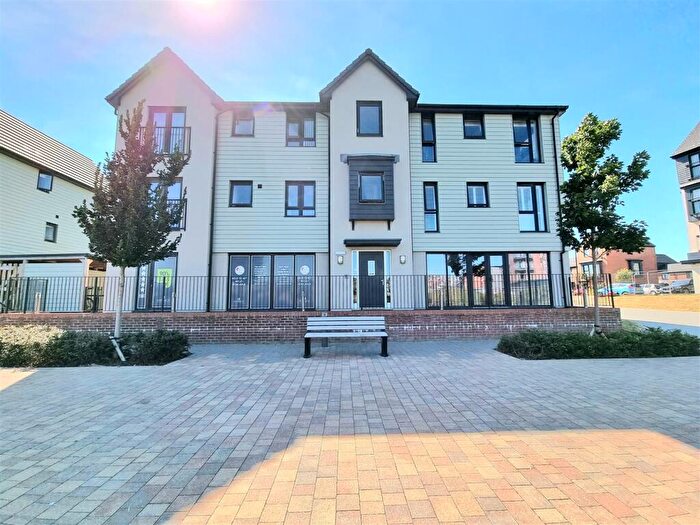 2 Bedroom Flat To Rent In Rhodfa Cambo, Barry, CF62