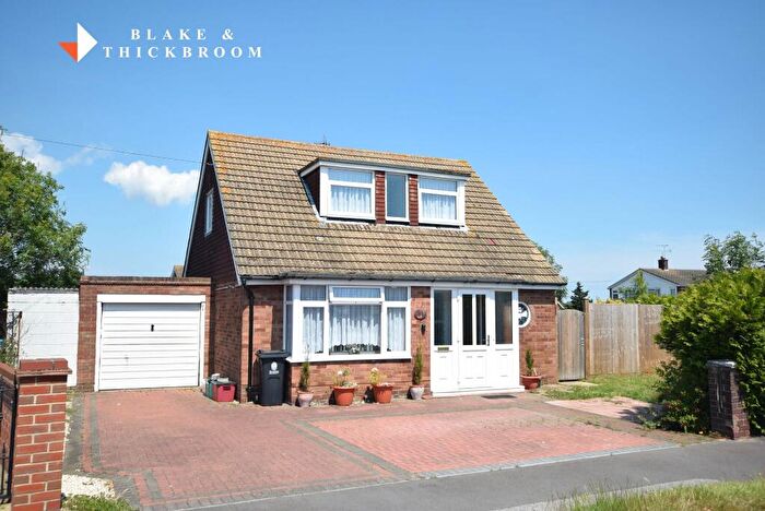 3 Bedroom Chalet For Sale In Hawthorn Road, Clacton-on-Sea, CO15