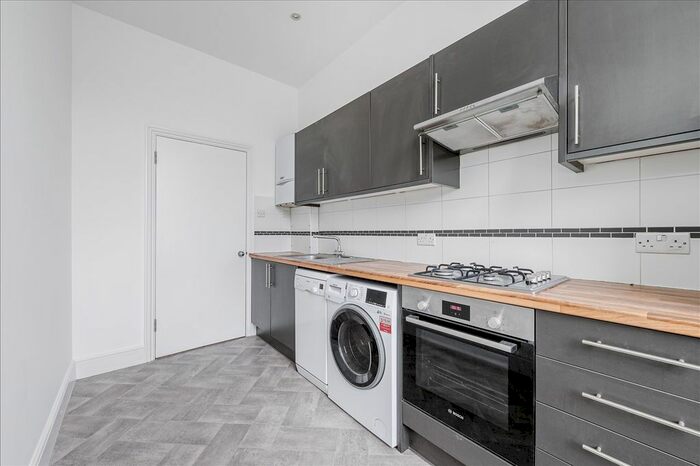 3 Bedroom Maisonette To Rent In Goldhawk Road, London, W12