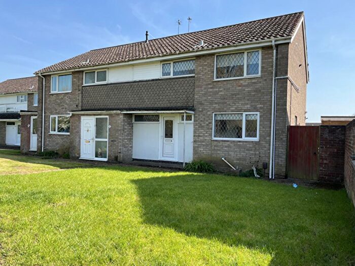 3 Bedroom House To Rent In Humber Walk, Corby, NN17
