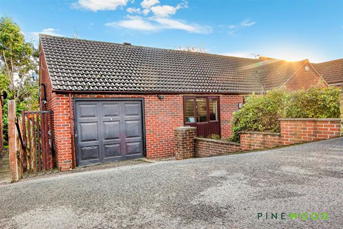 3 Bedroom Detached Bungalow To Rent In Longedge Lane, Wingerworth, Chesterfield, Derbyshire, S42