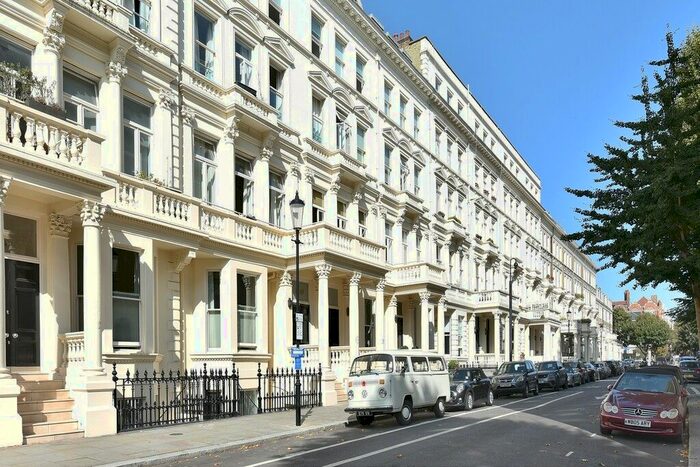 1 Bedroom Flat To Rent In Earls Court Square, Earls Court, SW5