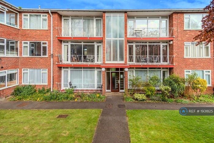 2 Bedroom Flat To Rent In Devonshire House, Sutton, SM2