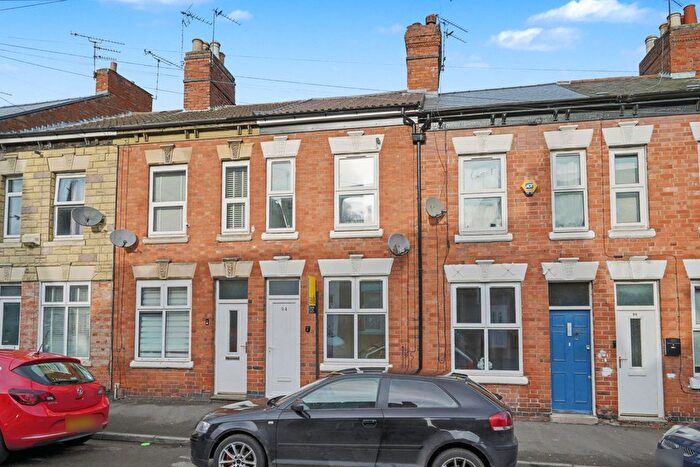 2 Bedroom Terraced House For Sale In Lansdowne Road, Leicester, LE2