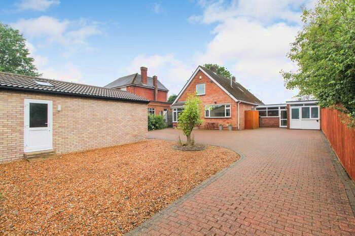 4 Bedroom Detached House For Sale In Bedford Road, Stagsden, MK43