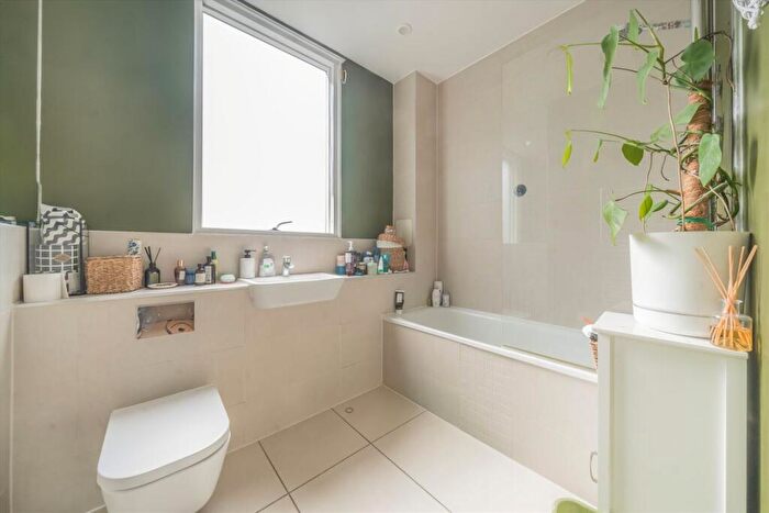 1 Bedroom Flat To Rent In Cambridge Avenue, Maida Vale, NW6