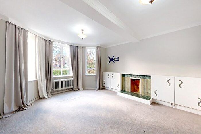 3 Bedroom Flat To Rent In St. Pauls Cray Road, Chislehurst, BR7