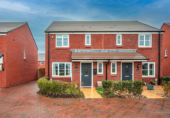 3 Bedroom Semi Detached House For Sale In Hedgehog Drive, Rothwell, Kettering, NN14