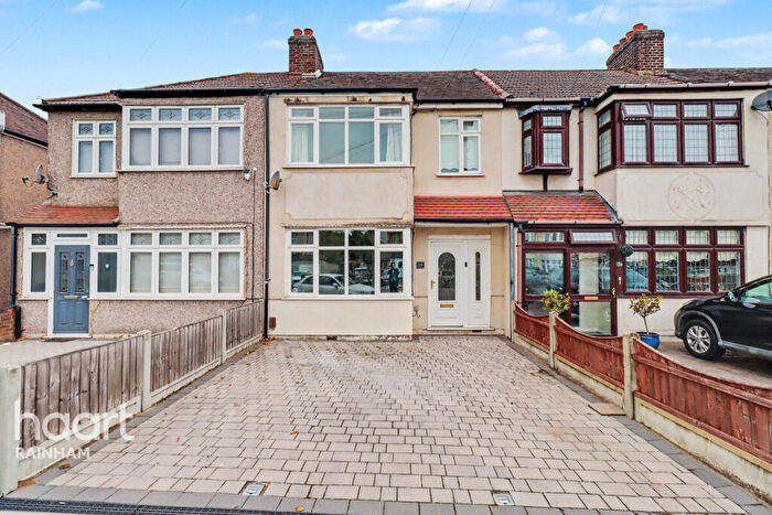 3 Bedroom Terraced House For Sale In South End Road, Rainham, RM13