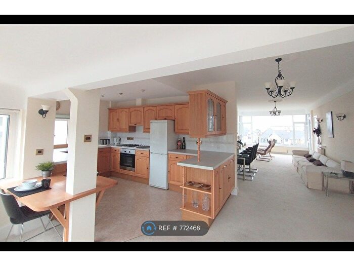 2 Bedroom Flat To Rent In Salterns Court, Poole, BH14