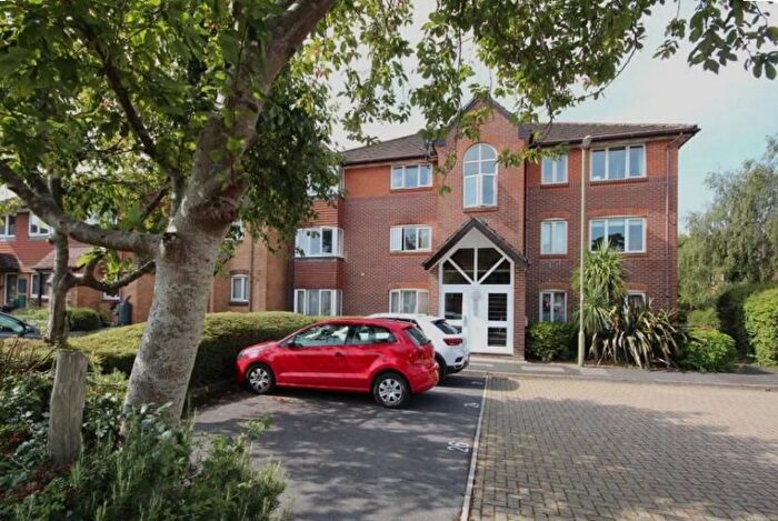 1 Bedroom Flat For Sale In Charing Close, Ringwood, BH24