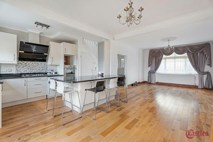3 Bedroom End Terrace House For Sale In Melville Gardens, Palmers Green, N13