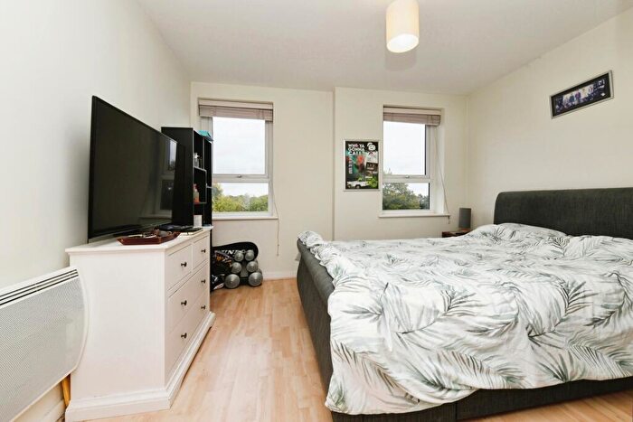 1 Bedroom Flat For Sale In Southernhay Close, Basildon, Essex, SS14