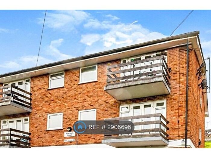 2 Bedroom Flat To Rent In Carisbrooke Avenue, High Wycombe, HP12