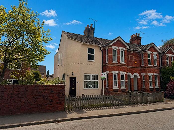 2 Bedroom End Of Terrace House For Sale In Redan Road, Aldershot, GU12