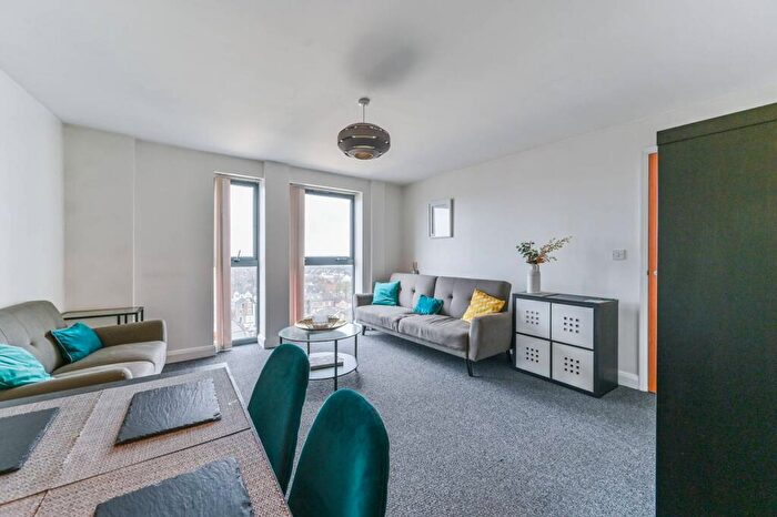 3 Bedroom Flat For Sale In London Road, Croydon, CR0