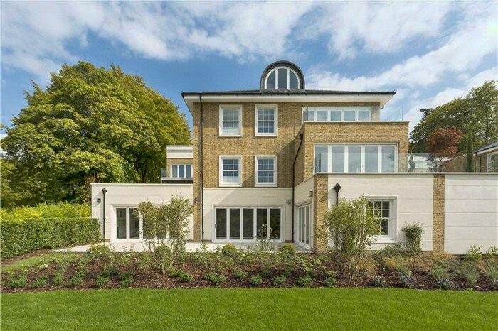 2 Bedroom Apartment To Rent In Connaught Square, Winchester, Hampshire, SO22