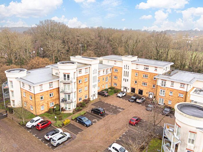 2 Bedroom Flat For Sale In Rathlin Road, Crawley, RH11