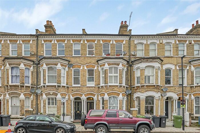 1 Bedroom Flat For Sale In Tregothnan Road, Clapham, London, SW9