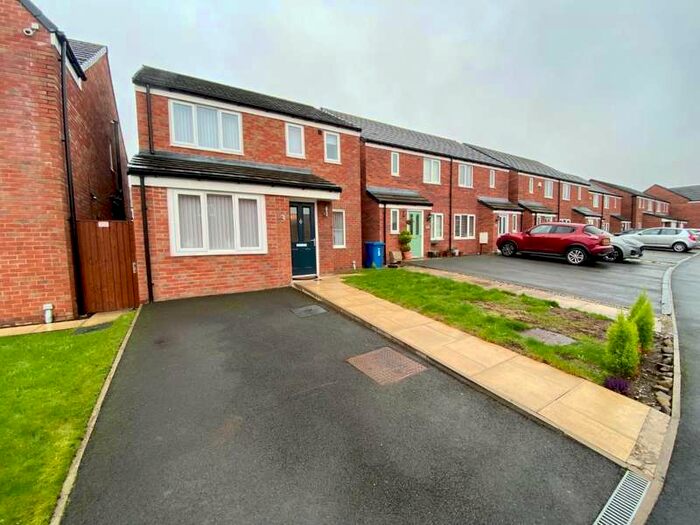 3 Bedroom Detached House To Rent In Halls Close, Radcliffe, Manchester, M26