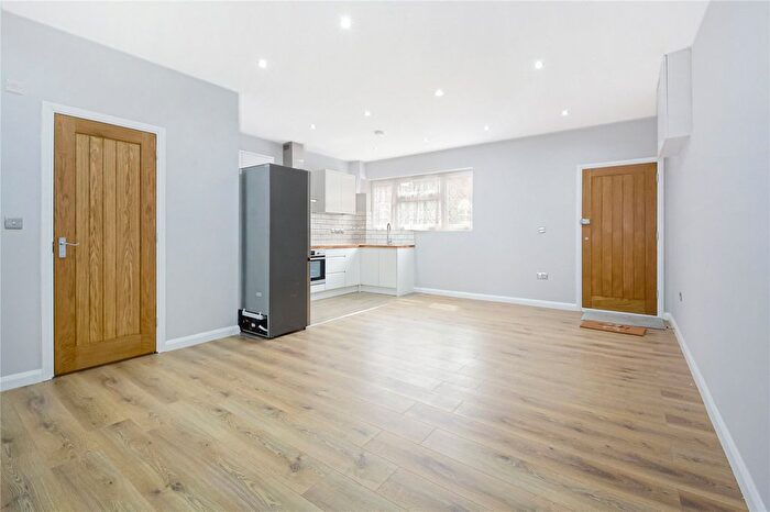 2 Bedroom Flat To Rent In High Street, London, E17