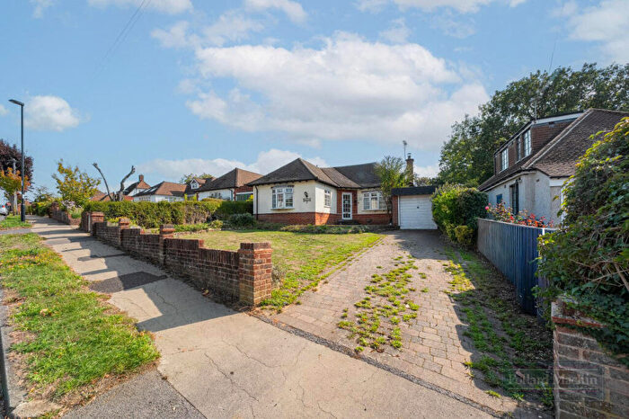 2 Bedroom Detached Bungalow For Sale In Blacksmiths Hill, Sanderstead, Surrey, CR2