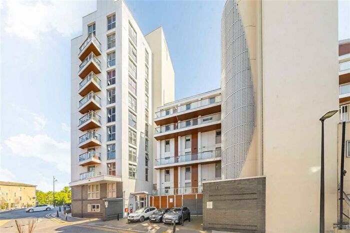 2 Bedroom Flat For Sale In Palmers Road, Bethnal Green, E2