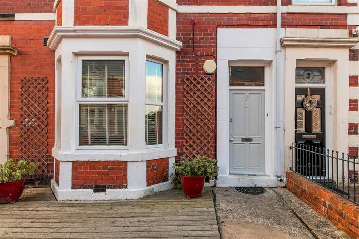 2 Bedroom Flat To Rent In Ashleigh Grove, West Jesmond, Newcastle Upon Tyne, NE2