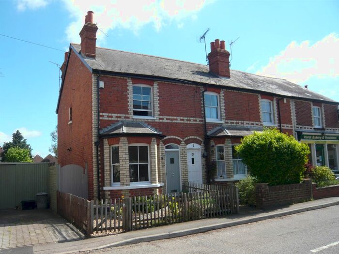2 Bedroom End Of Terrace House To Rent In The Street, Hurst, RG10