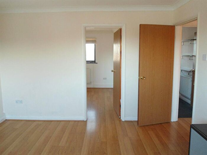 1 Bedroom Maisonette To Rent In Sultan Mews, Chatham, ME5