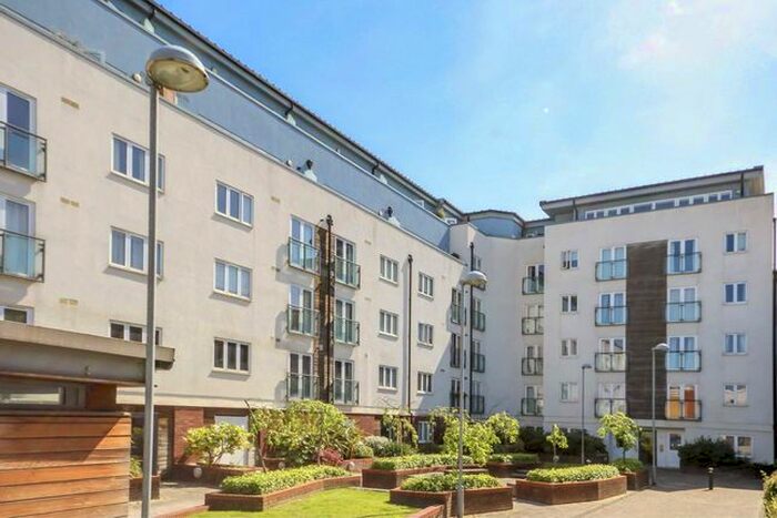 2 Bedroom Flat To Rent In Stane Grove, London, SW9