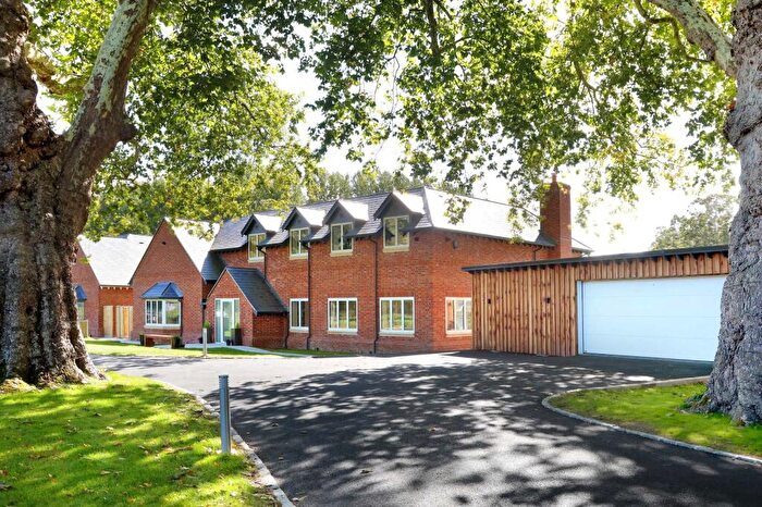 4 Bedroom Detached House For Sale In Amersham Road, Chalfont St. Peter, Gerrards Cross, SL9