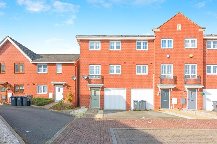 3 Bedroom End Of Terrace House For Sale In Campion Gardens, Birmingham, B24