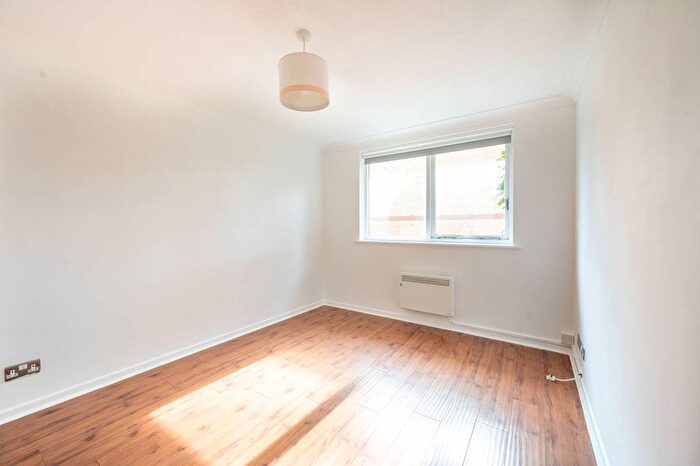 2 Bedroom Flat To Rent In Green Pond Road, Walthamstow, London, E17