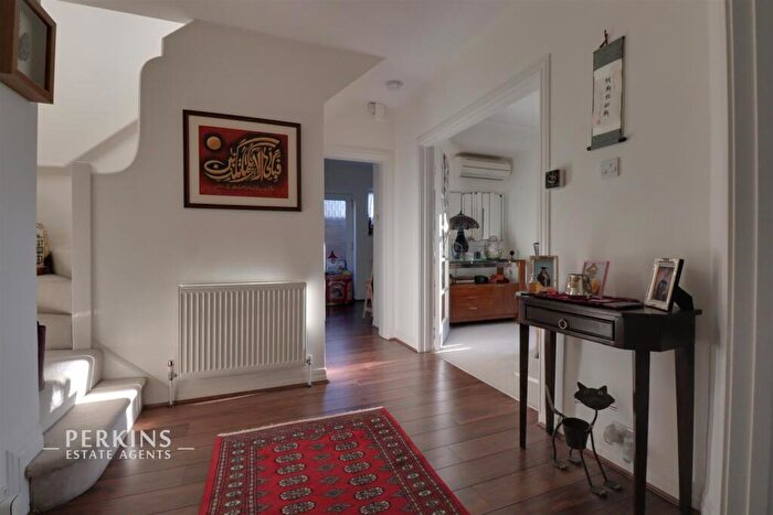 3 Bedroom Semi Detached House To Rent In Wembley, HA9