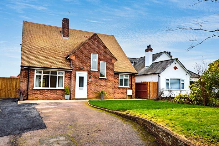 3 Bedroom Detached House For Sale In Oaklands Lane, St Albans, AL4