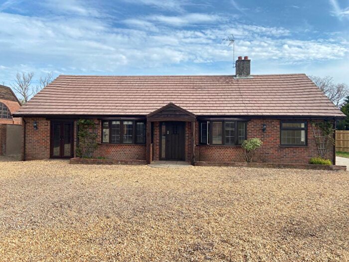 3 Bedroom Chalet To Rent In West Chiltington Lane, Broadford Bridge, RH14