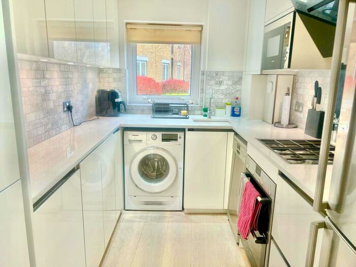 2 Bedroom Flat To Rent In Hermitage Waterside, E1W