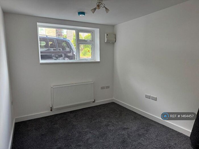 2 Bedroom Flat To Rent In Chapeltown, Pudsey, LS28