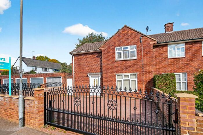 3 Bedroom End Of Terrace House For Sale In Crowthorne Road, Bracknell, RG12