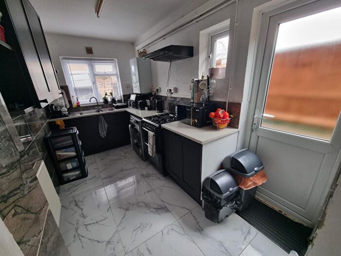 2 Bedroom Flat To Rent In Rainham, RM13