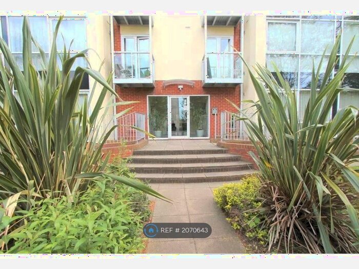 2 Bedroom Flat To Rent In Woodcote Road, Wallington, SM6