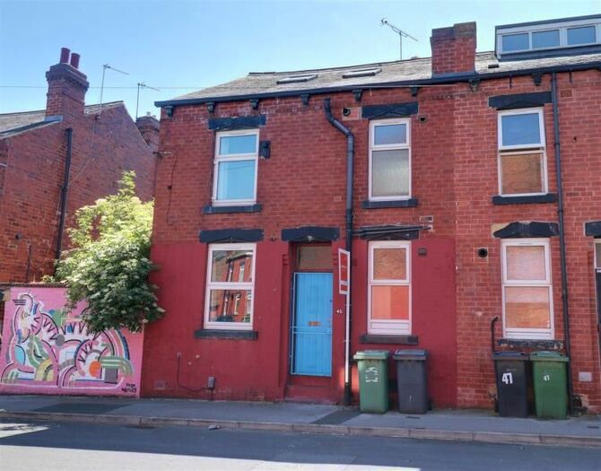 2 Bedroom Terraced House To Rent In Aviary Mount, Armley, Leeds, LS12