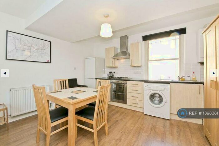 Studio To Rent In Pentonville Road, London, N1