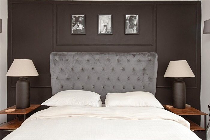 1 Bedroom Flat For Sale In Church Street, Leatherhead, Surrey, KT22