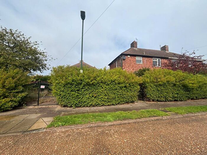 3 Bedroom Semi-Detached House For Sale In Bempton Grove, Grimsby, DN32